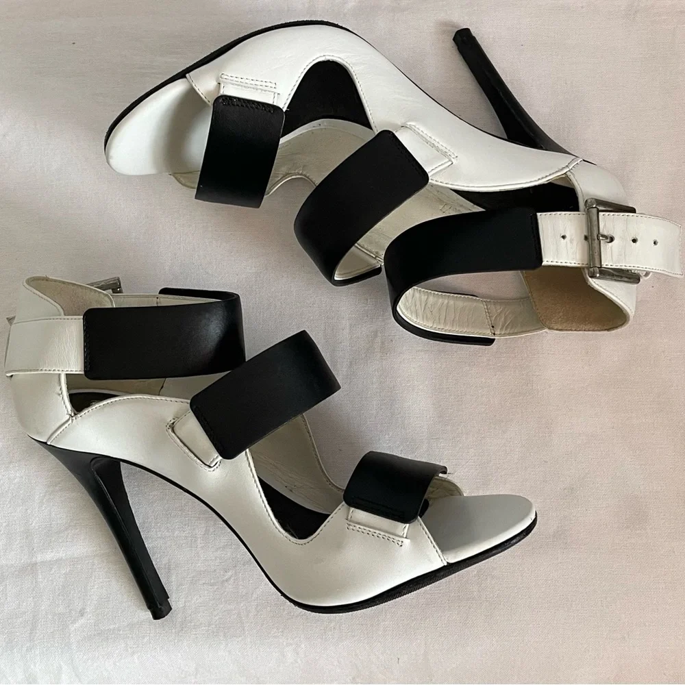 SOLD- Alexander McQueen Heels - Picture 4 of 10
